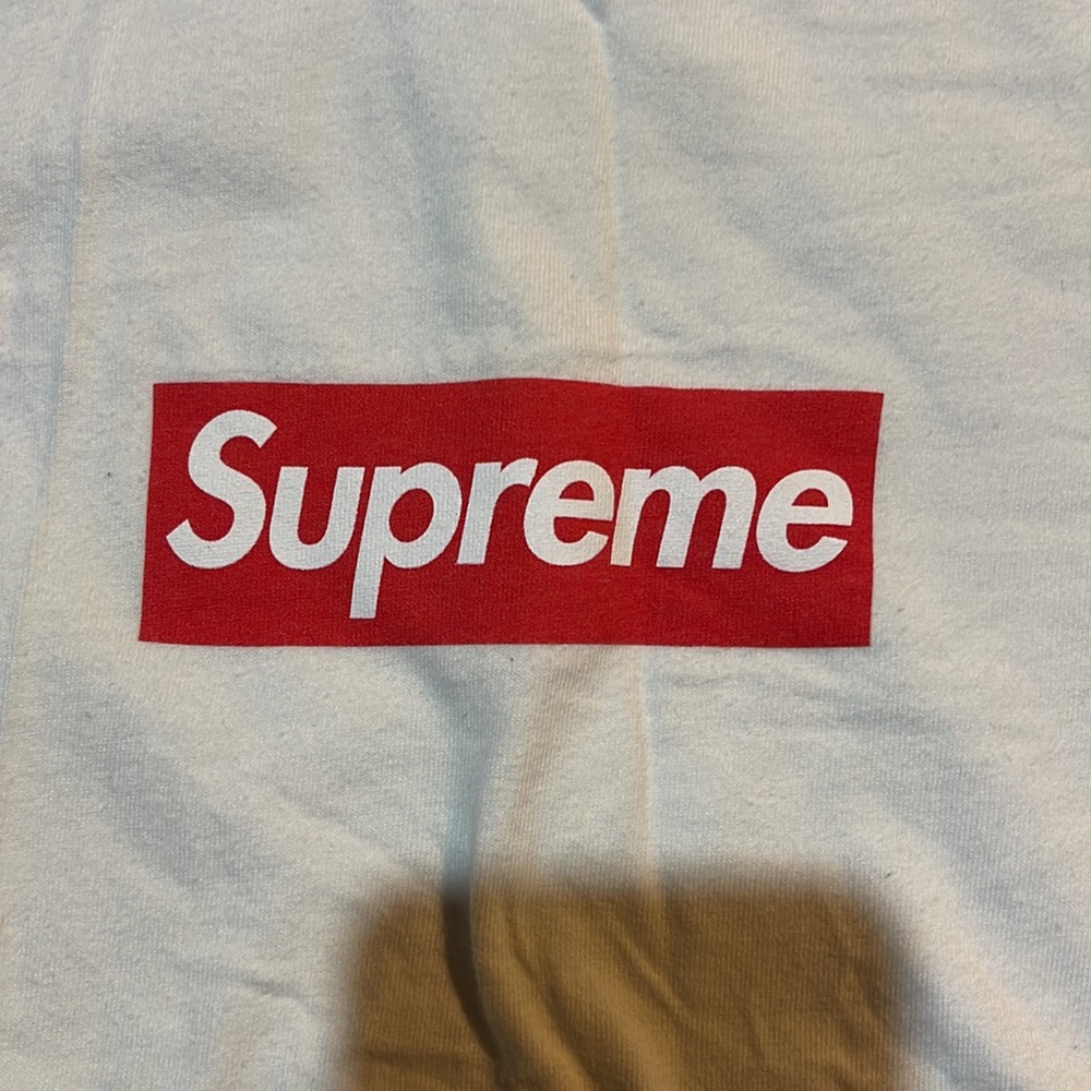 supreme - Picture 2 of 3